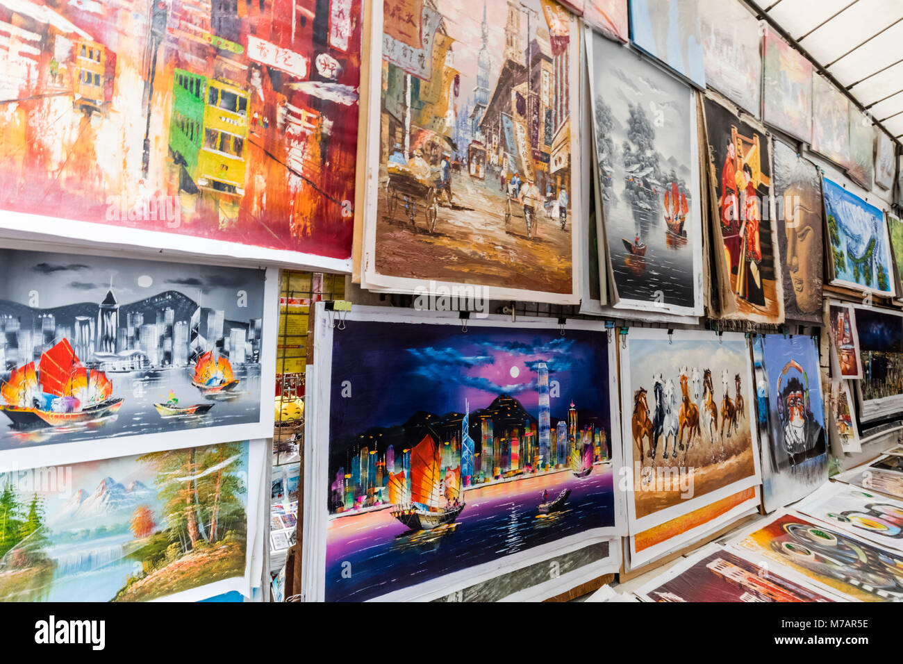 La Chine, Hong Kong, Mong Kok, Marché des Dames, l'affichage des tableaux de souvenirs Banque D'Images