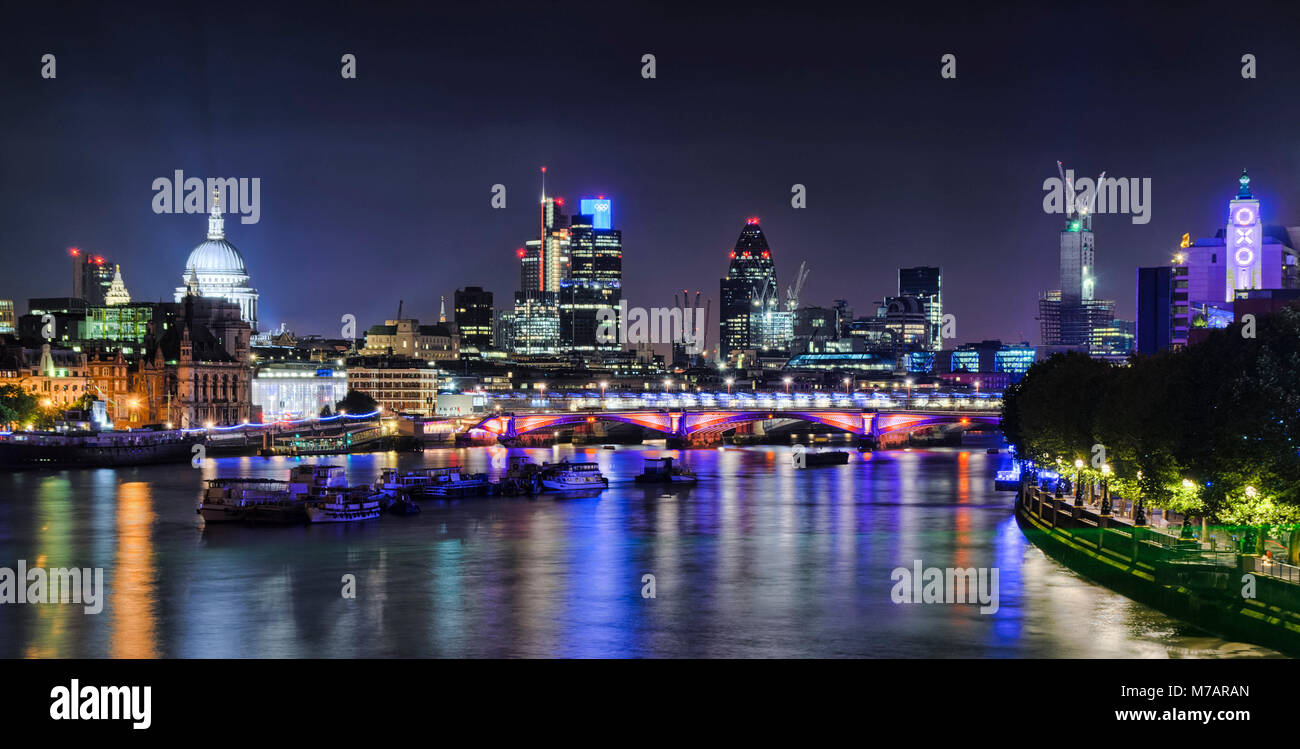 Ville de Londres et de la rivière Thames, dans la nuit, UK Banque D'Images