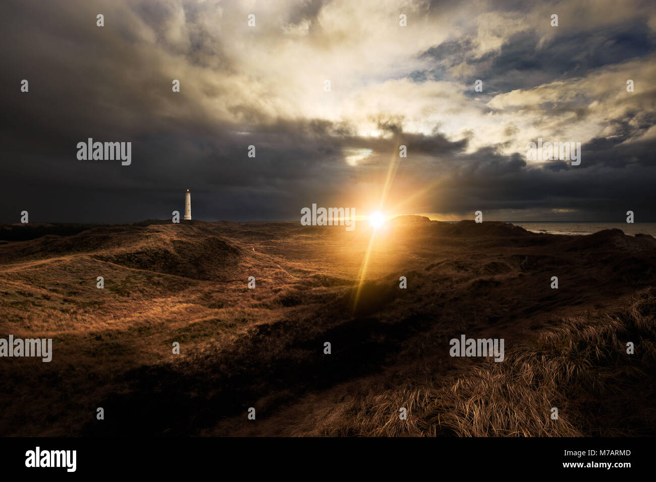 Coucher du soleil sur l'ERY Lyngvig sur un jour d'hiver orageux Banque D'Images