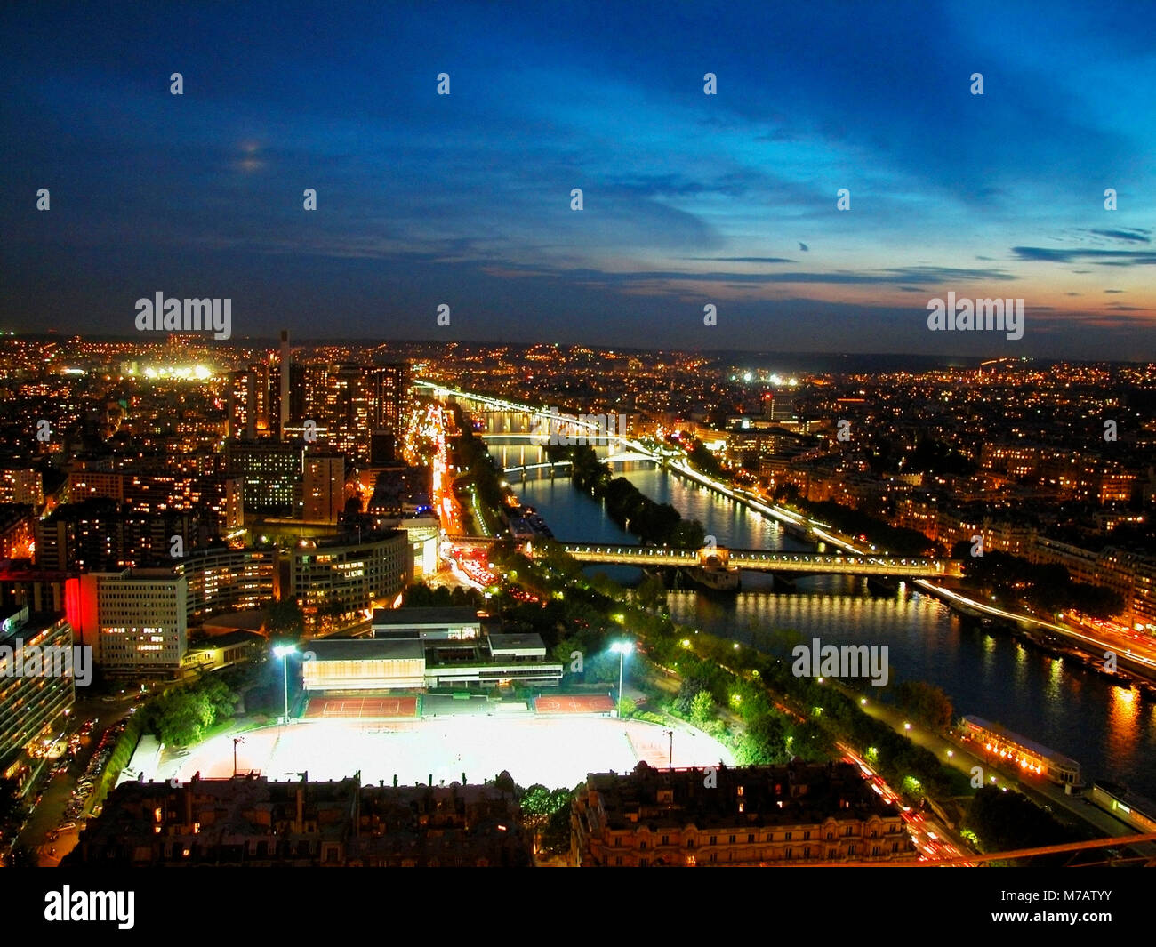 Portrait d'une ville au crépuscule, Paris, France Banque D'Images