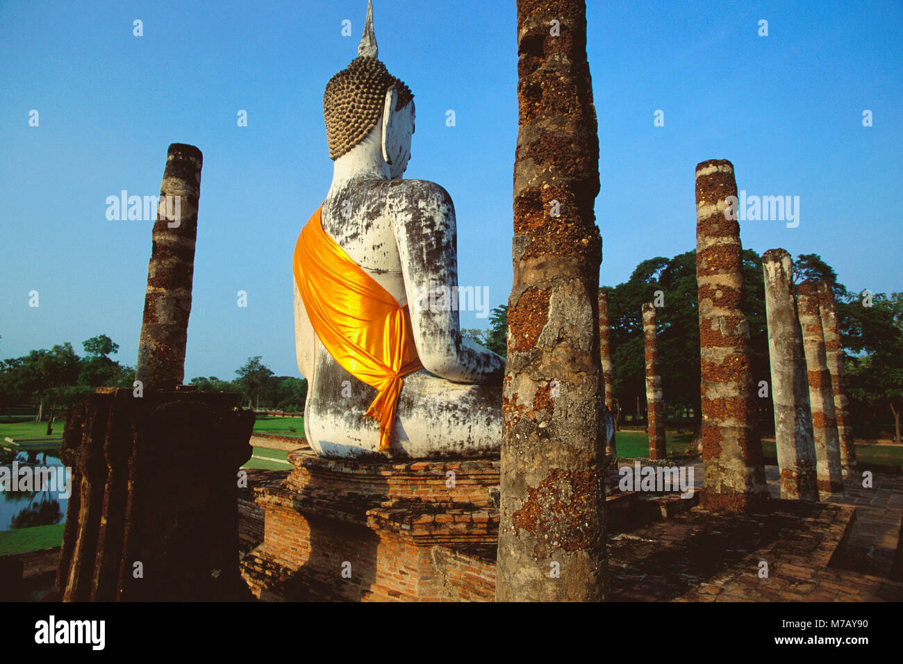 Ancien ruiné de statue de Bouddha dans un temple, Wat Mahathat, Parc historique de Sukhothaï, Sukhothai, Thaïlande Banque D'Images