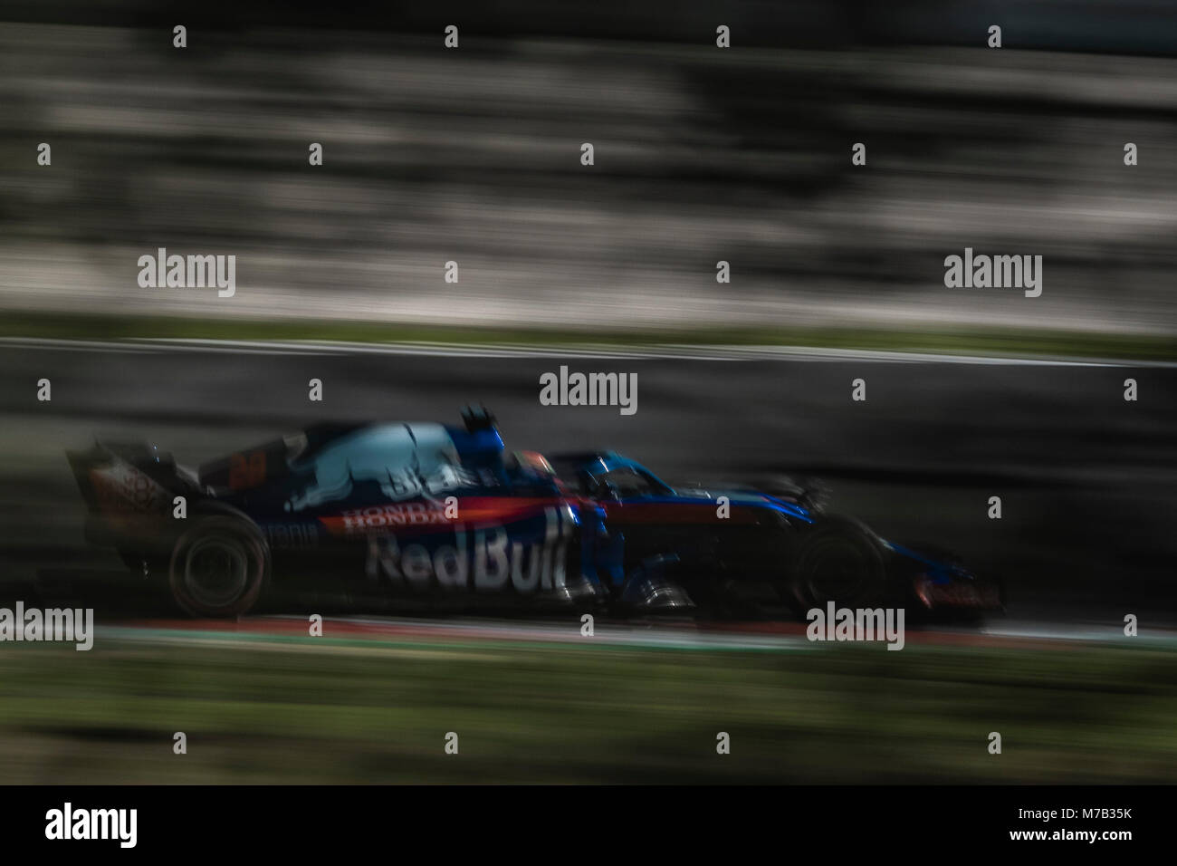 Barcelone, Espagne. 9 mars, 2018 : BRENDON HARTLEY (NZL) disques durs dans sa Toro Rosso STR13 pendant sept jours de la Formule 1 les essais au Circuit de Catalunya Crédit : Matthias Rickenbach/Alamy Live News Banque D'Images