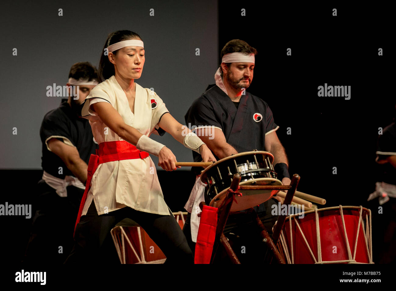 Rio de Janeiro, Brésil. Mar 10, 2018. Pour la première fois, la ville de Rio de Janeiro accueille le Festival Matsuri Japon Rio, un événement de la culture japonaise qui a lieu dans plusieurs villes du pays, principalement dans les États de São Paulo et de Paraná, tenue au Riocentro à Rio de Janeiro, RJ. Dans la photo : Présentation de l'indice Nikkei de Taiko River Crédit : André Horta/FotoArena/Alamy Live News Banque D'Images