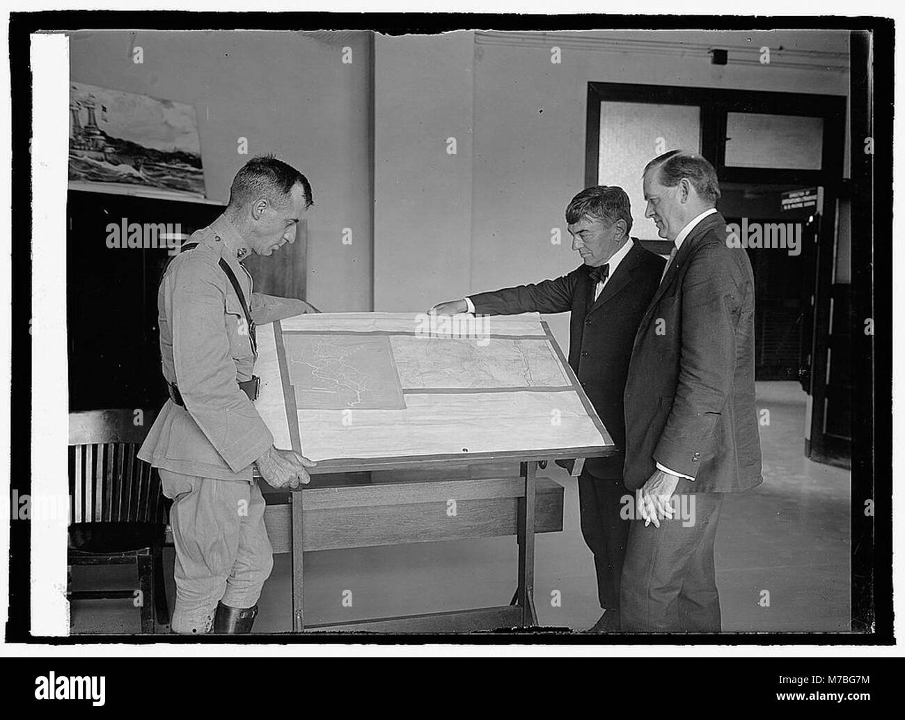 Photographie impliquant Butler, Lejeune et Feland, possiblement liée à une affaire juridique ou commerciale. La photo fait partie de la collection de la Bibliothèque du Congrès. Banque D'Images