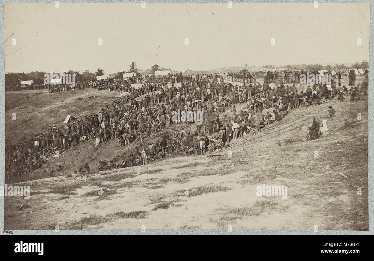 Une photographie historique montrant des prisonniers confédérés capturés par les forces de l'Union à belle Plain Landing, en Virginie, pendant la guerre de Sécession le 12 mai 1864. Banque D'Images