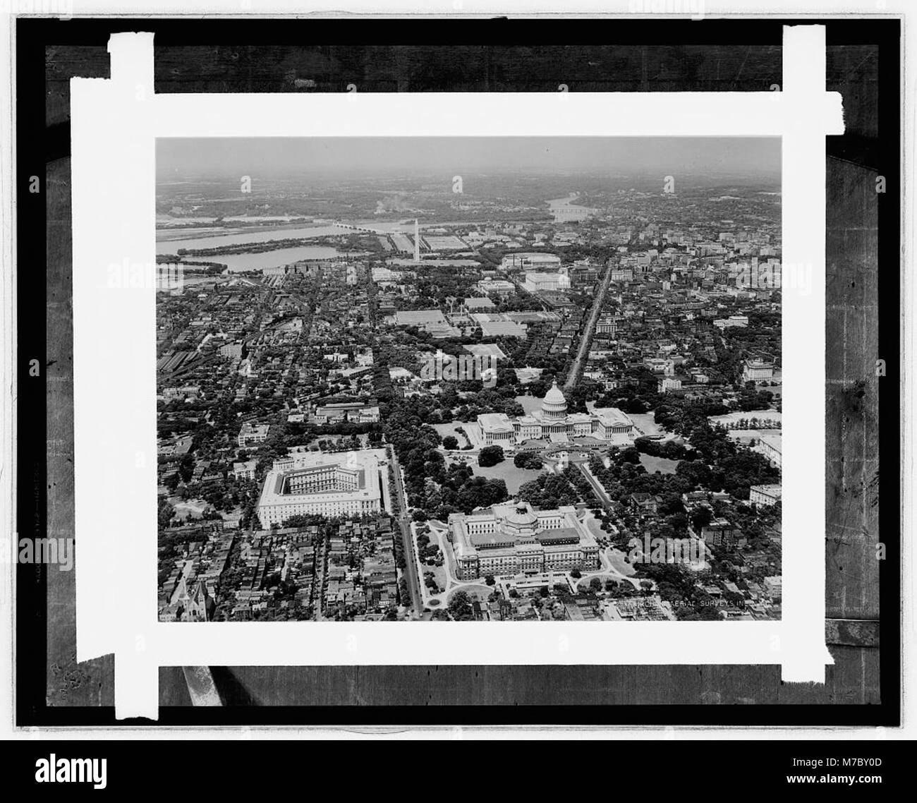 Une photographie aérienne de Washington, DC, offrant une vue panoramique de la capitale du pays, mettant en valeur les principaux monuments et le paysage urbain. Banque D'Images