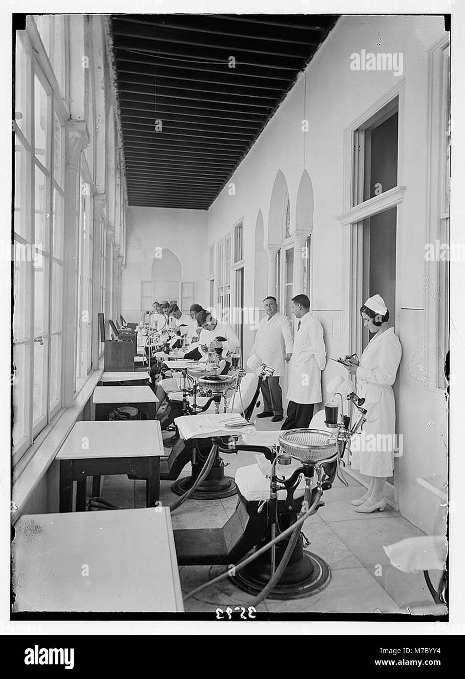 Université américaine. Beyrouth, (A.U.B.). Intérieur du collège dentaire. Montrant de la classe ouvrière au travail LOC.02841 matpc Banque D'Images