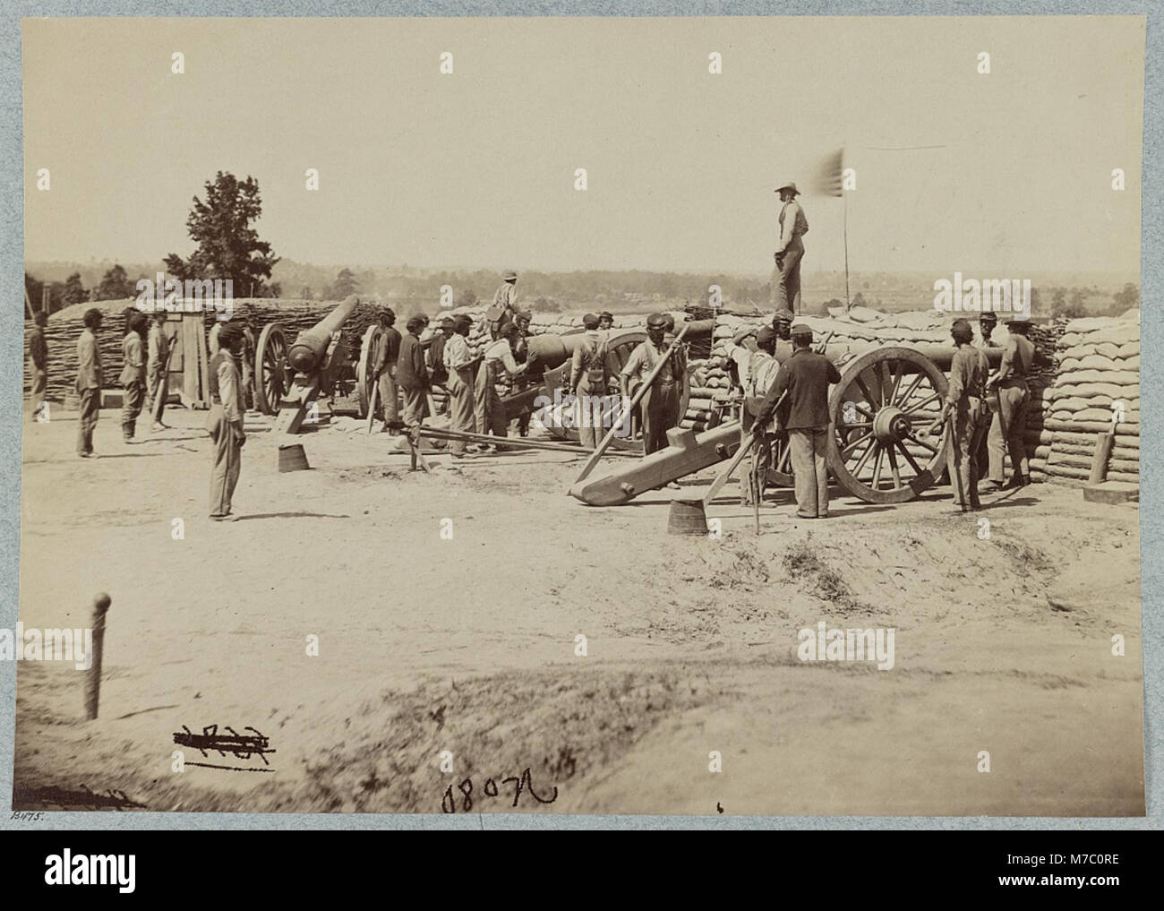 Lignes extérieures des fortifications des confédérés, en face de Petersburg, Virginie capturés par 18e Corps d'armée, 15 juin 1864 RCAC2012646284 Banque D'Images