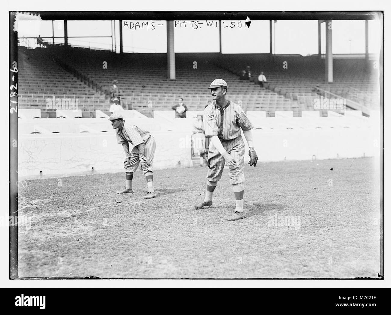 Photographie des joueurs de baseball Babe Adams et Owen Wilson de la Pittsburgh National League, capturant probablement un moment de leur carrière. Banque D'Images