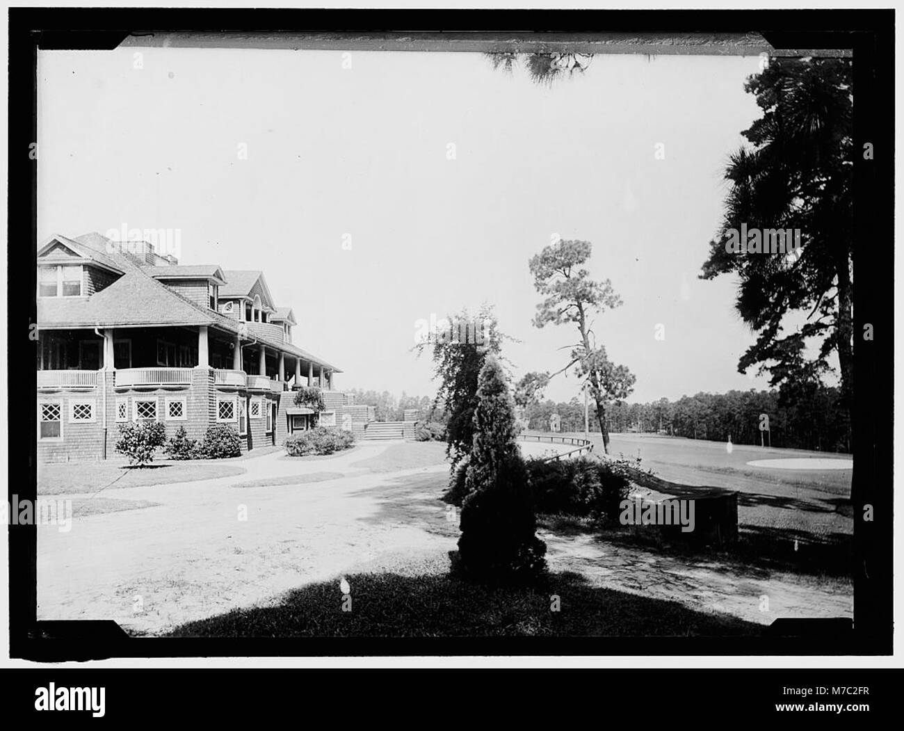 Cette image capture des vues d'Augusta, Géorgie, y compris le Country Club, les golfs et l'hôtel bon Air. La scène met en évidence les principaux monuments connus pour les loisirs et l'hospitalité dans la région. Banque D'Images