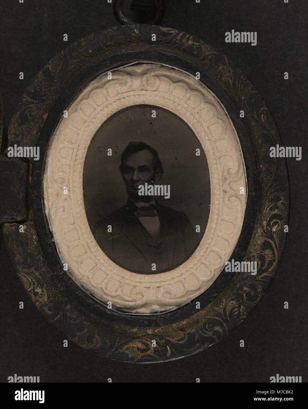 Portrait célèbre d'Abraham Lincoln, le 16e président des États-Unis, mettant en valeur son expression solennelle. Banque D'Images