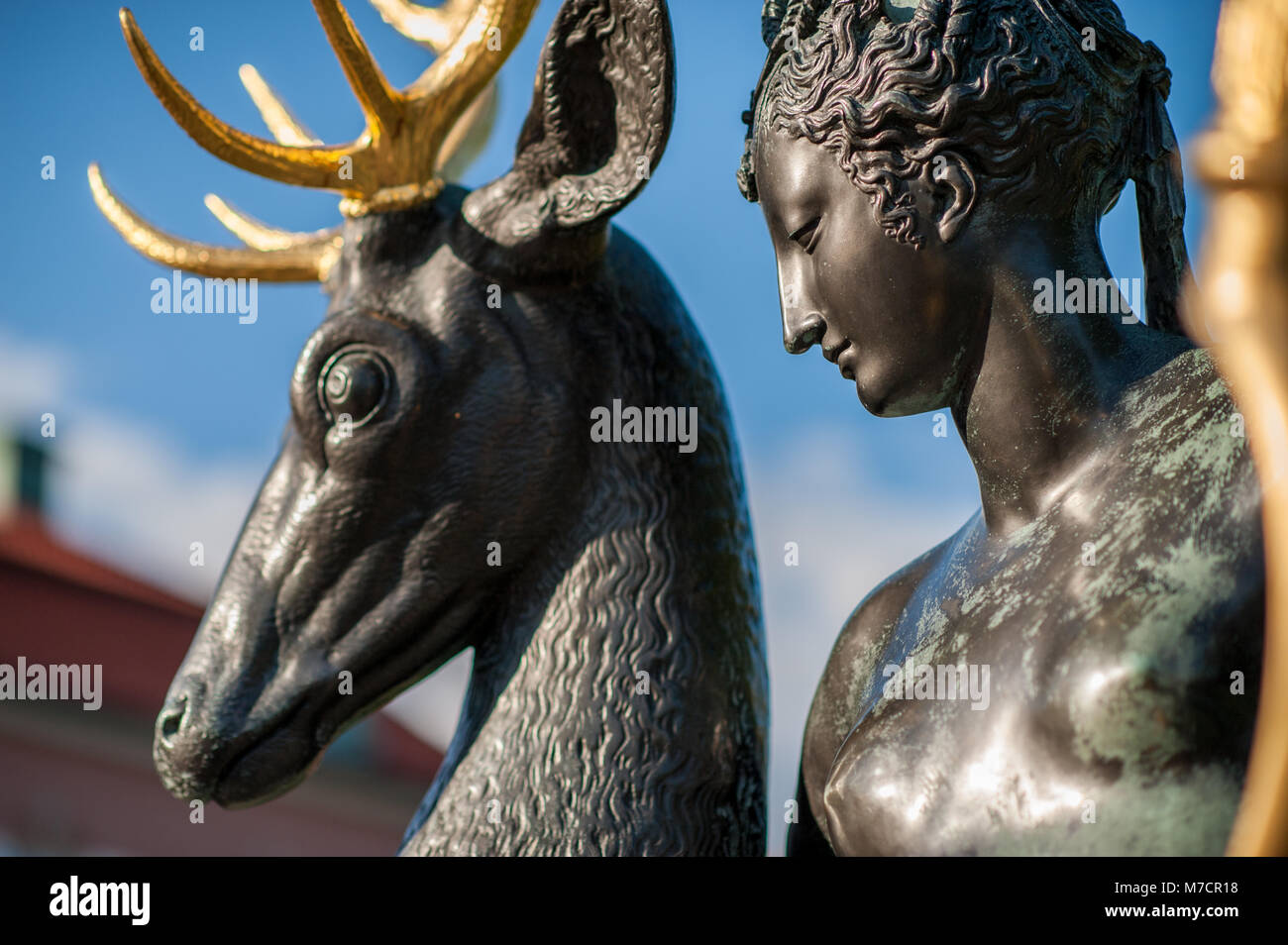 Détail de la sculpture publique de Diane la déesse de la chasse se reposer à l'Diplomatstadenin à Stockholm. Banque D'Images