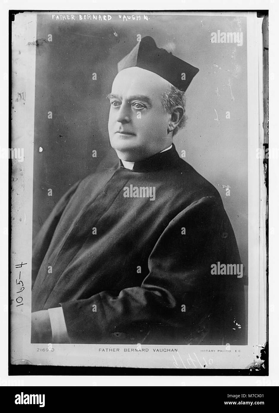 Le père Bernard Vaughn, prêtre catholique bien connu, est représenté dans ce portrait. Il était une figure importante des affaires religieuses et communautaires pendant son temps, associé au mouvement Rotary. Banque D'Images