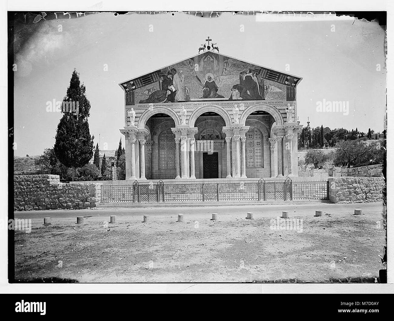 Une photographie de la façade de la basilique de l'agonie dans le jardin de Gethsémani, un site d'importance religieuse et historique significative à Jérusalem. Banque D'Images