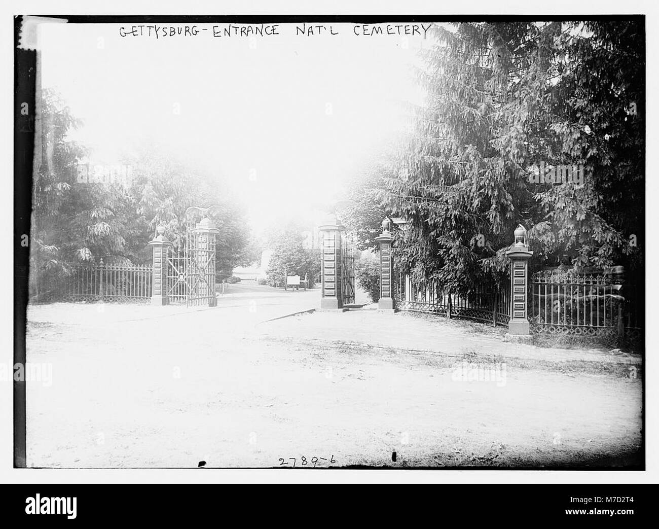 Une photographie montrant l'entrée du cimetière national de Gettysburg, un site d'importance historique de la guerre de Sécession. Banque D'Images
