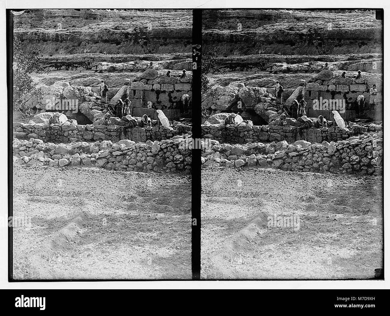 Une image montrant la source de Bittir, située entre Jaffa et Jérusalem, représentant une source d'eau clé dans la région. Banque D'Images