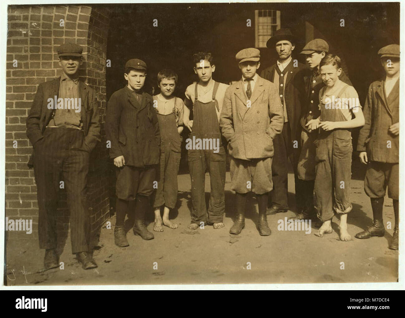 Joseph Boucher 472 Moody Plus Petit Garcon En Photo Affiche 12 Ans Travaille Dans L Usine Prix Son Pere Est Le Patron D Une Autre Chambre Frank Matley Next Sur L Extremite Droite De La Photo