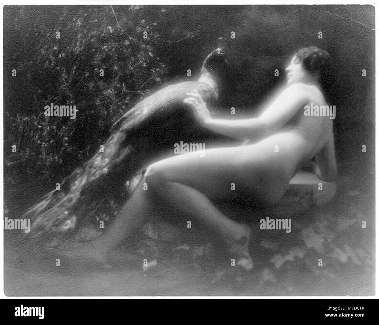 Junon, la déesse romaine, est représentée comme une figure puissante dans la mythologie antique. Connue pour son rôle de protectrice des femmes et du mariage, elle était une divinité essentielle dans la culture et la religion romaines. Banque D'Images