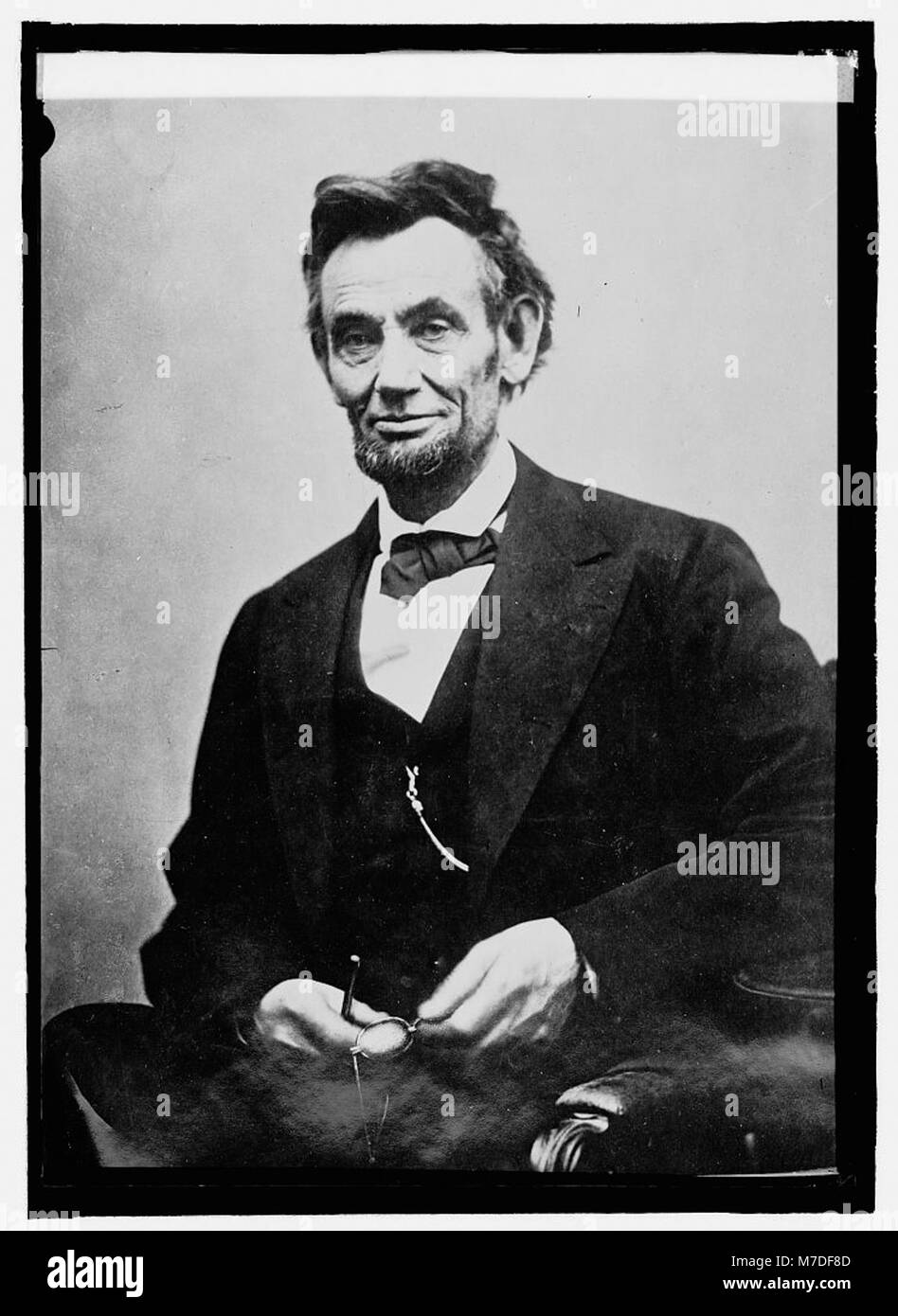 Cette célèbre photographie du président Abraham Lincoln a été prise peu de temps avant son assassinat en avril 1865. Il capture Lincoln dans ses derniers mois alors que la nation était aux prises avec les conséquences de la guerre de Sécession. Banque D'Images
