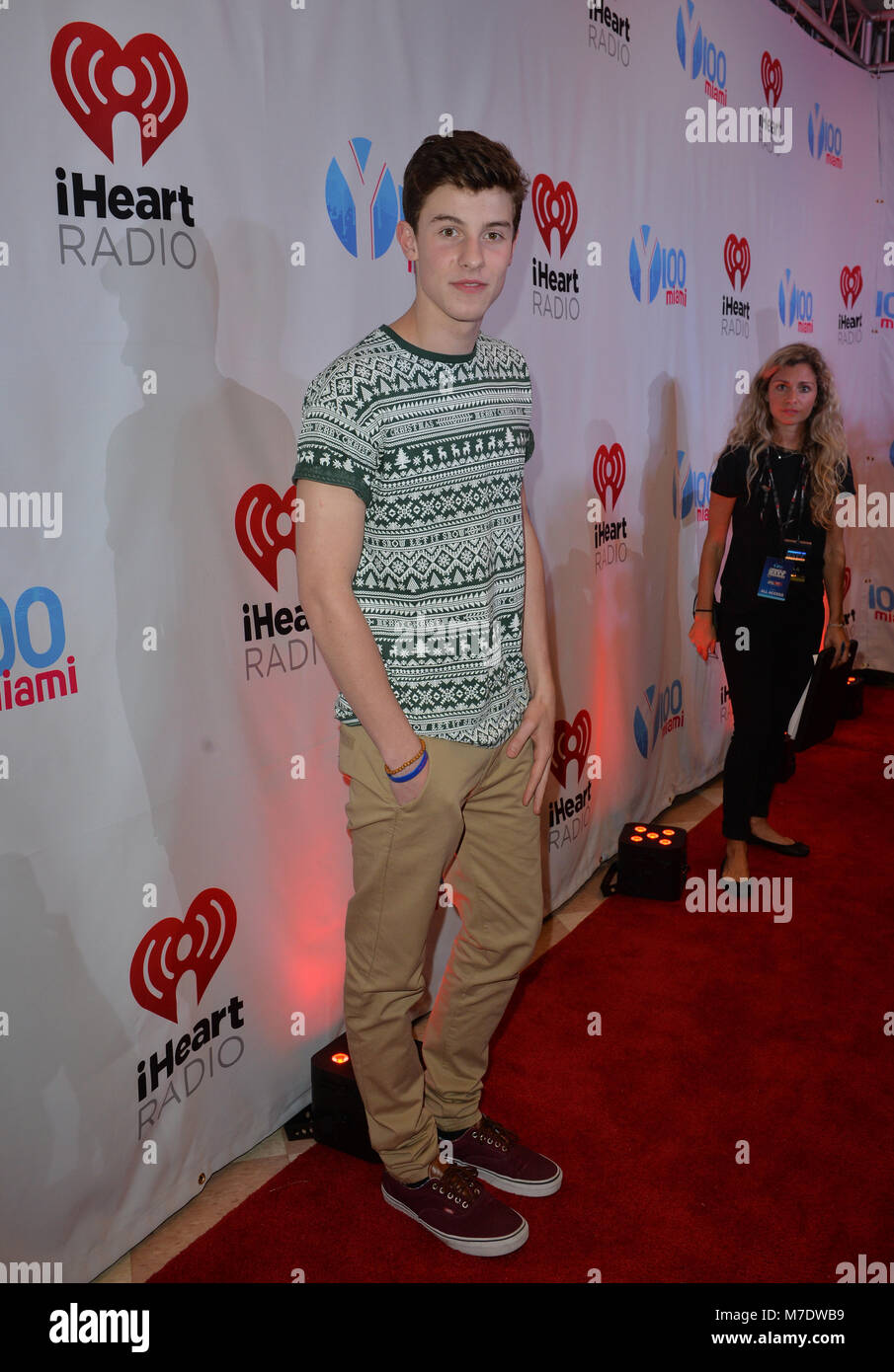 SUNRISE, FL - 21 DÉCEMBRE : Shawn Mendes assiste à Y100 Jingle Ball 2014 à BB&T Center le 21 décembre 2014 à Sunrise, en Floride. People : Shawn Mendes Banque D'Images