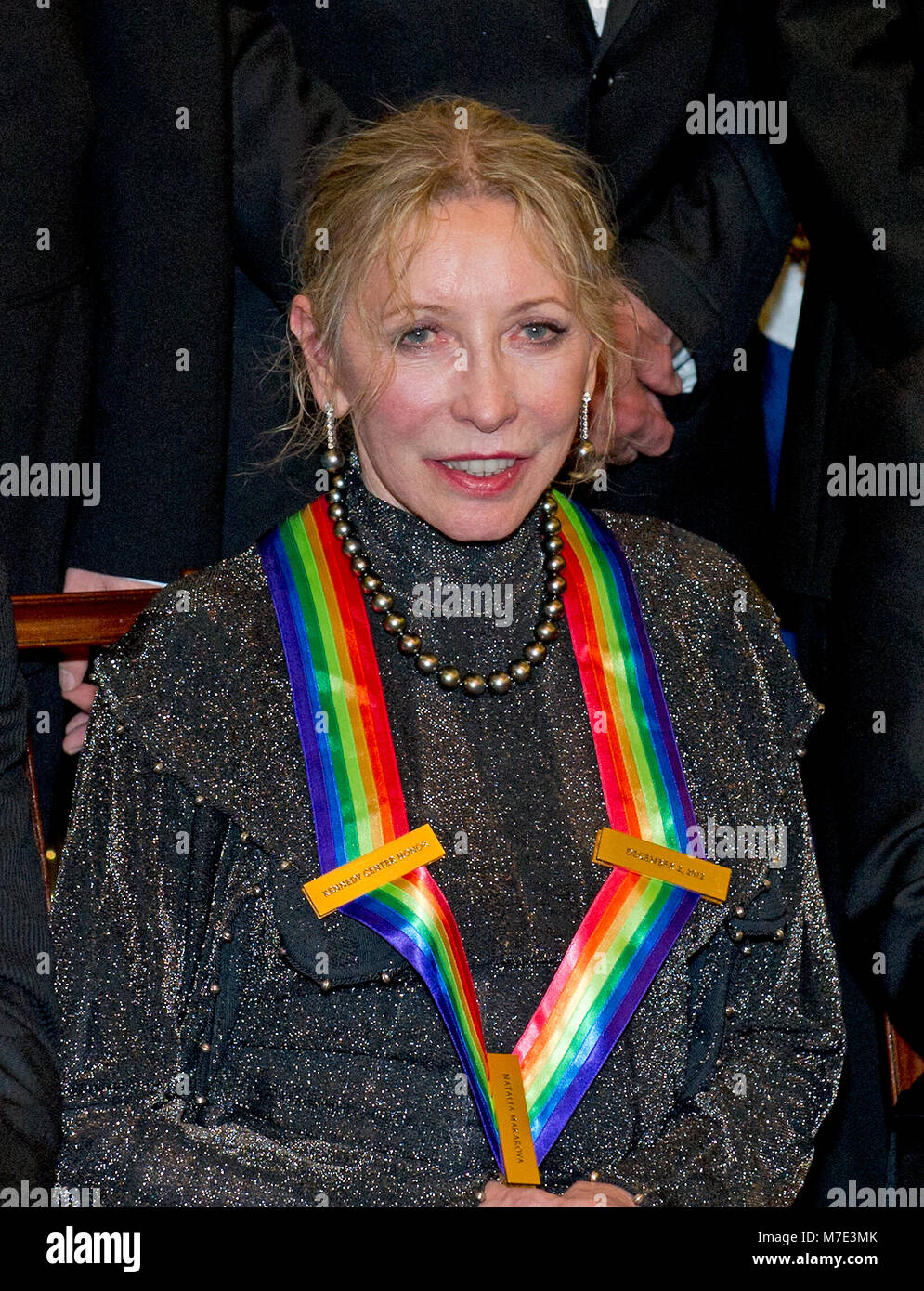 Natalia Makarova, l'un des sept lauréats du 2012 Kennedy Center Honors, pose pour une photo à la suite d'un dîner organisé par le secrétaire d'État des États-Unis, Hillary Rodham Clinton au département d'État des États-Unis à Washington, D.C. le samedi, Décembre 1, 2012. Les lauréats 2012 sont Buddy Guy, l'acteur Dustin Hoffman, l'hôte en fin de soirée David Letterman, danseur, Natalia Makarova et le groupe de rock britannique Led Zeppelin (Robert Plant, Jimmy Page et John Paul Jones). Credit : Ron Sachs / CNP /MediaPunch Banque D'Images