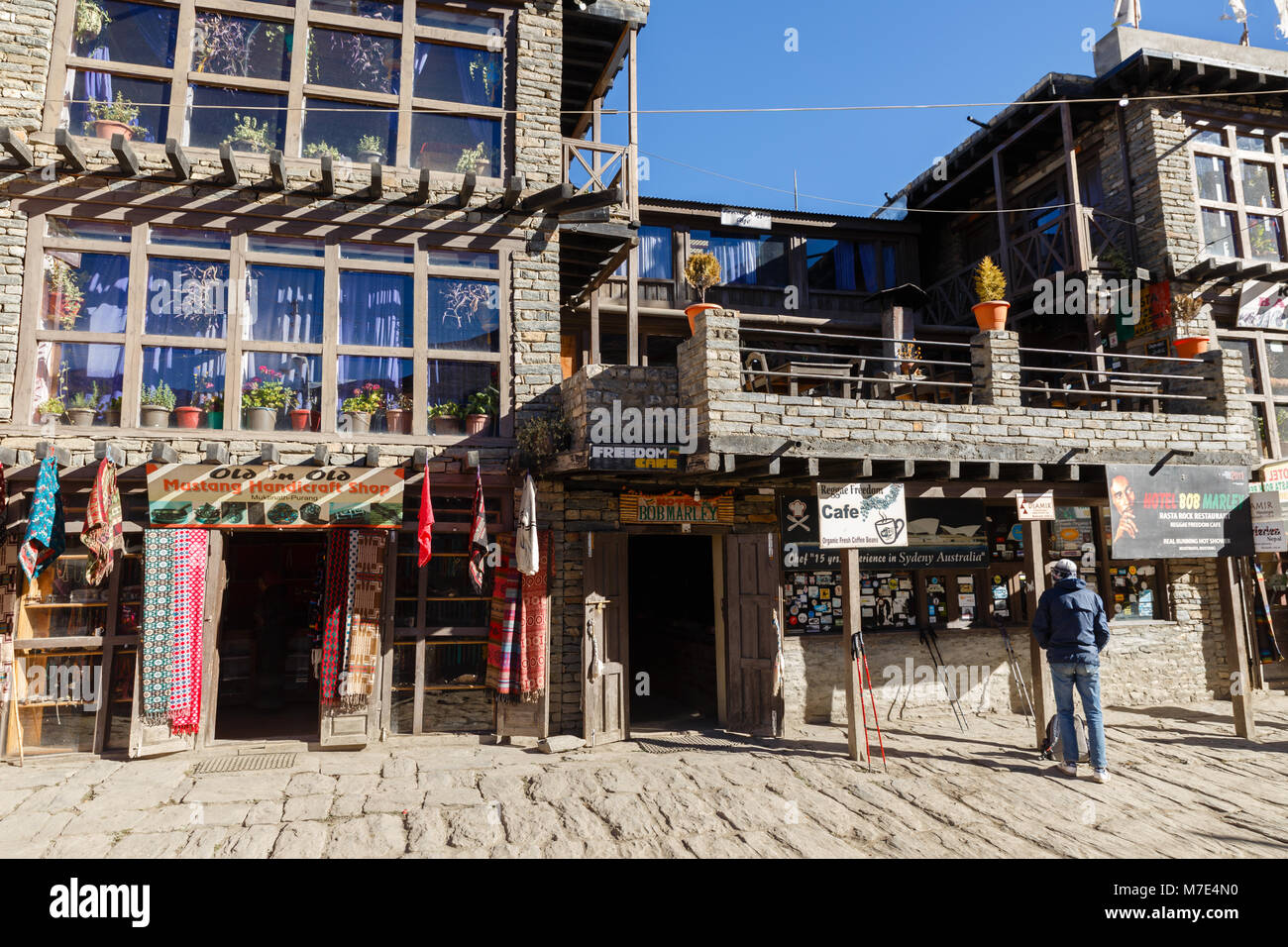 RANIPAUWA, NÉPAL - 22 NOVEMBRE 2016 : l'hôtel légendaire Bob Marley, là où les touristes séjour après passage dans le Thorong La pass. Banque D'Images