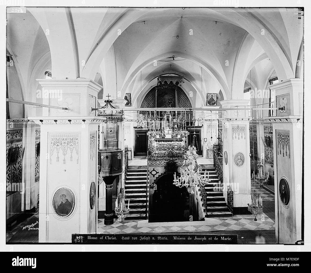 Une photographie représentant la maison du Christ à Nazareth. L'image offre un aperçu de l'importance religieuse et historique de la région. Banque D'Images