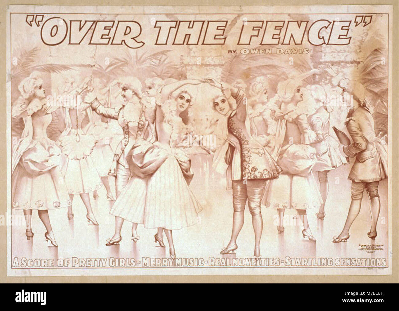 Une photographie de la pièce de théâtre Over the Fence d'Owen Davis, capturée lors de sa représentation. L'image met en valeur la production théâtrale et sa mise en scène. Banque D'Images