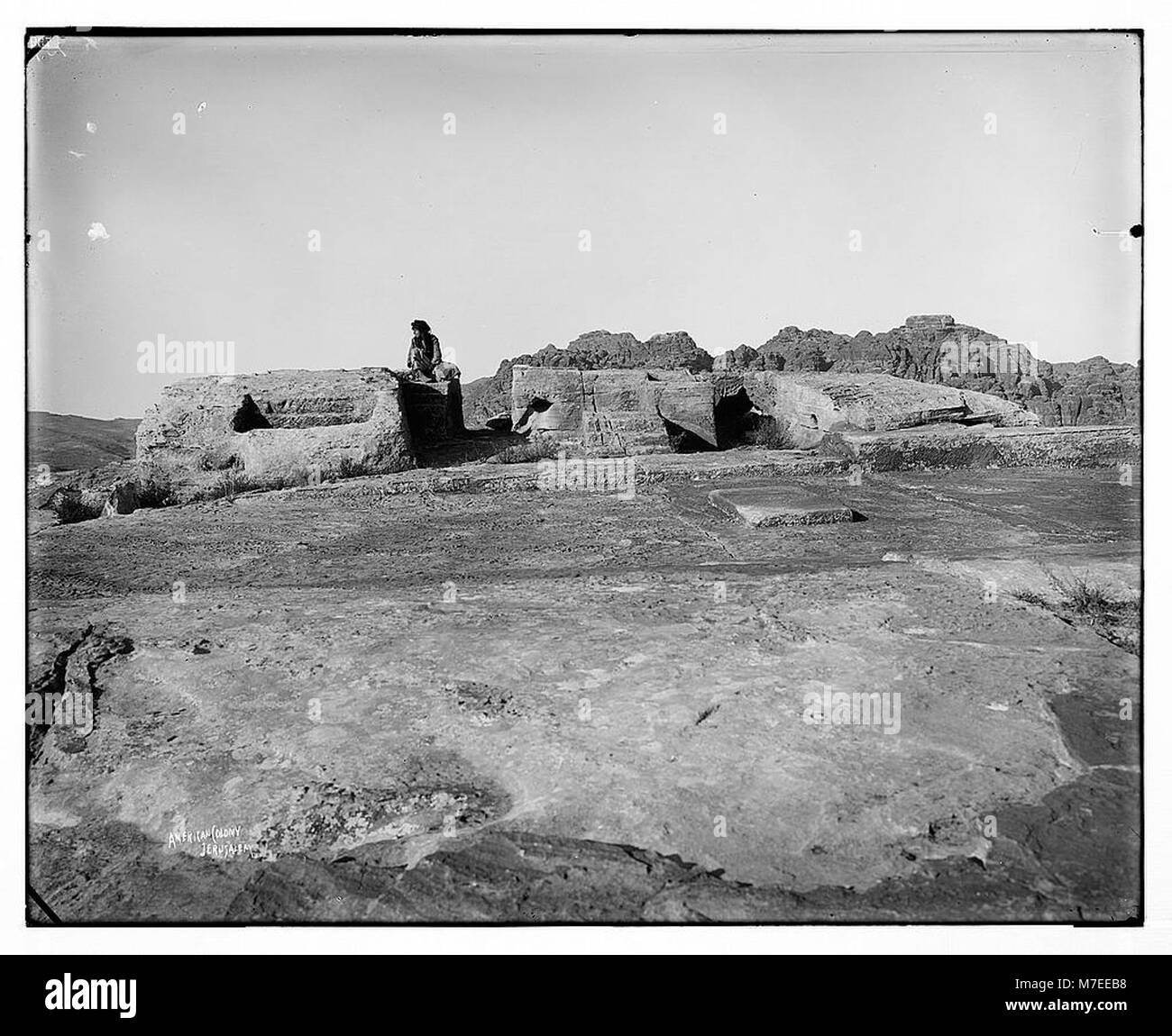 Une photographie du lieu de sacrifice de Petra, vue de l’est. Ce site en Jordanie est célèbre pour son architecture ancienne et son importance culturelle. Banque D'Images