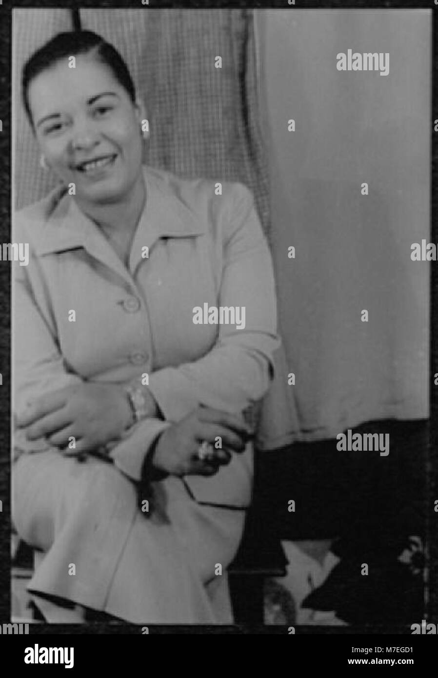 Portrait de Billie Holiday, chanteuse légendaire de jazz et blues connue pour son style vocal émotionnel et son influence musicale. Banque D'Images