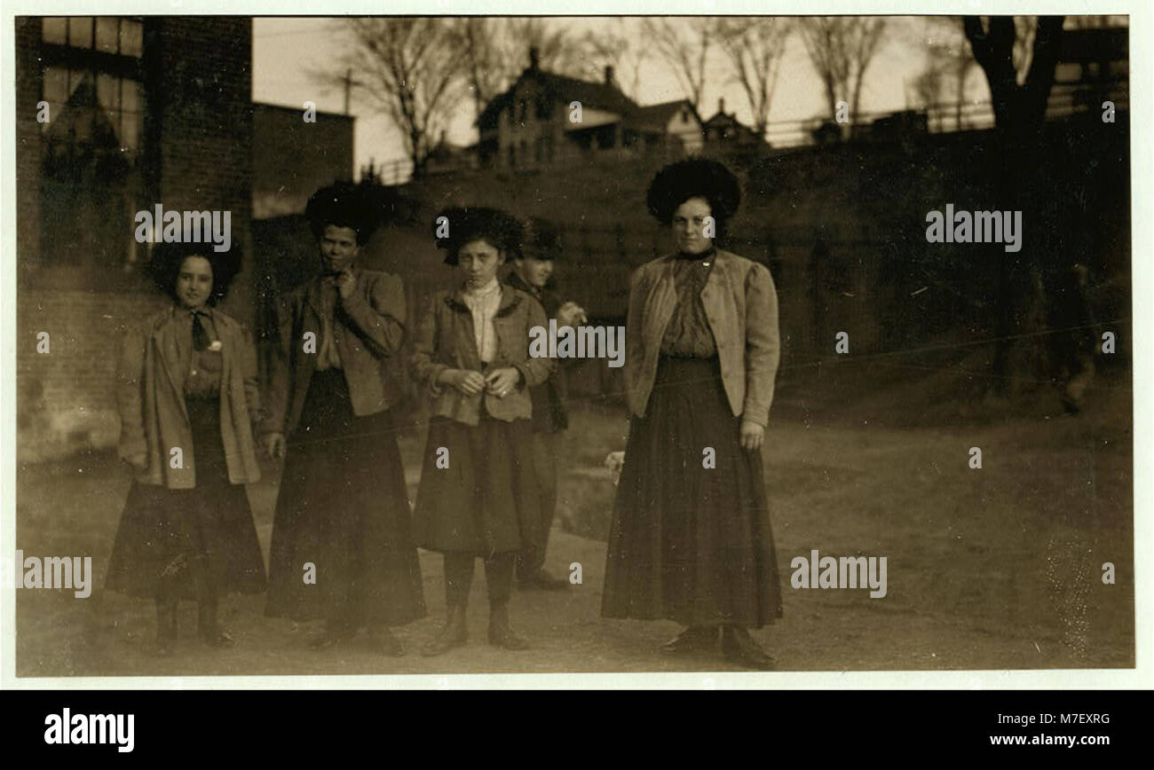 Certains des plus jeunes filles en coton de Chace, Burlington (Vermont), les noms des filles sont Mabel Blanchette (gauche), Lodell Blanchette (côté droit), et d'Agnes Fontaine, jeune fille de LOC CLB.01714 Banque D'Images