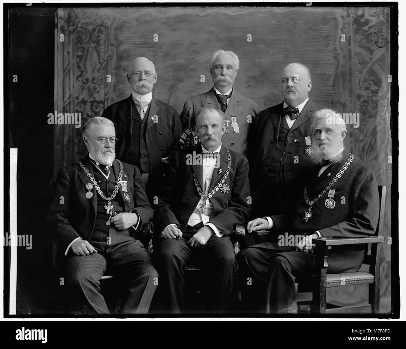 Une photographie officielle des trois secrétaires généraux du Conseil suprême, représentant probablement un organisme ou une organisation de premier plan. Banque D'Images