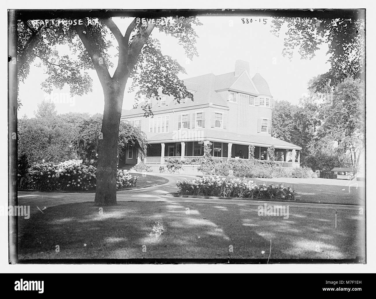 Cette photographie montre l'extérieur de la maison Taft à Beverly, qui était la résidence de William H. Taft, le 27e président des États-Unis. L'image offre une vue de la résidence historique. Banque D'Images Cette photographie montre l'extérieur de la maison Taft à Beverly, qui était la résidence de William H. Taft, le 27e président des États-Unis. L'image offre une vue de la résidence historique. Banque D'Images