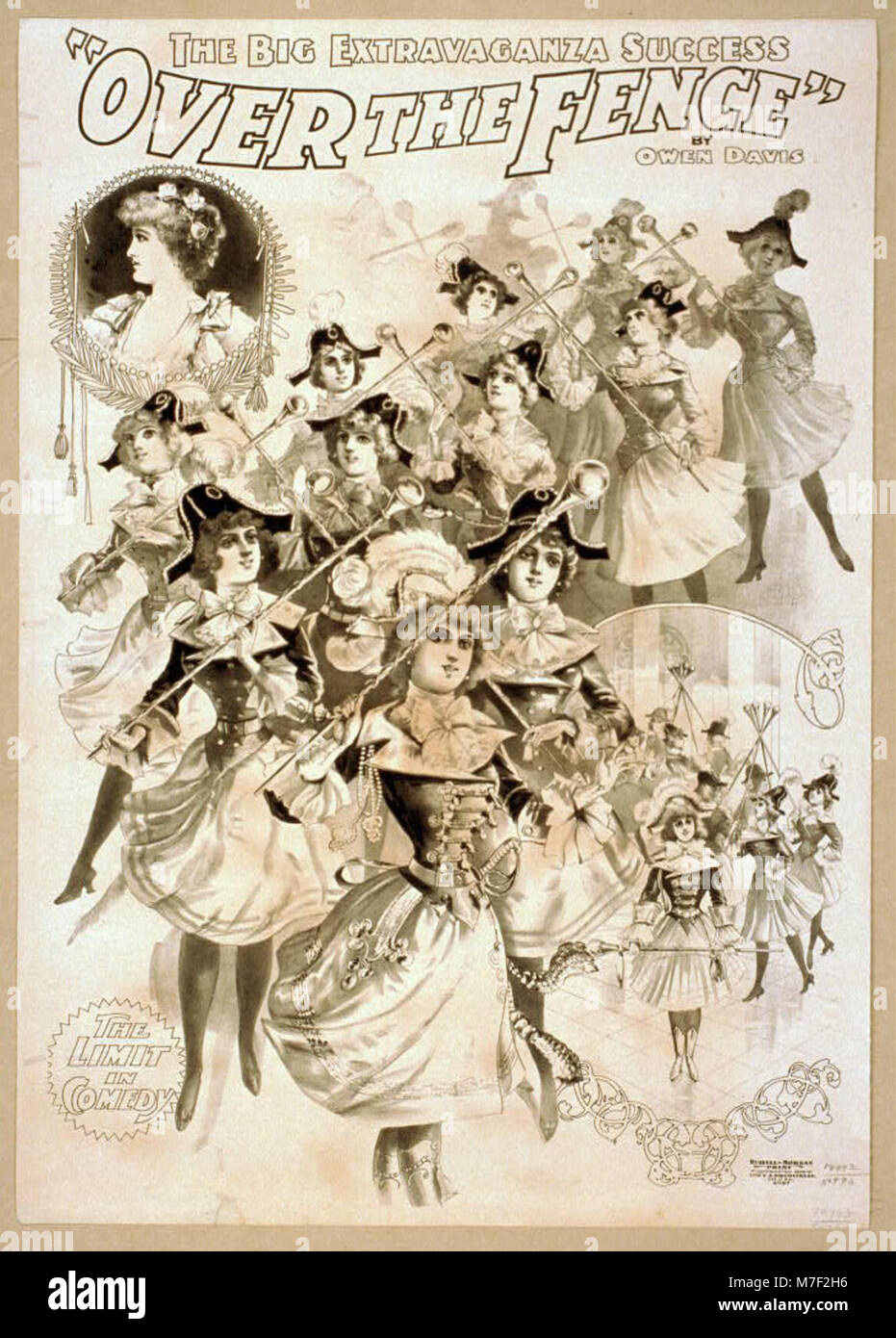 Cette image promotionnelle souligne le succès de la production théâtrale *Over the Fence* d’Owen Davis, mettant en valeur sa popularité et son impact culturel. Banque D'Images