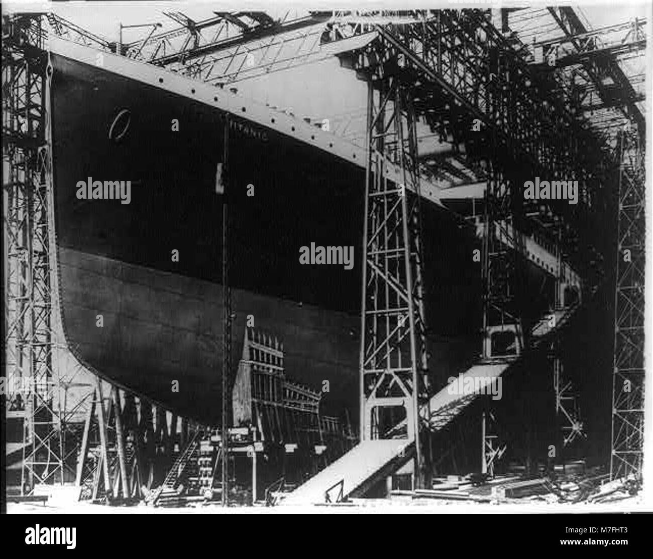 Une image du Titanic, l'emblématique paquebot de luxe qui a tragiquement coulé lors de son voyage inaugural en 1912. L'image sert de rappel historique de la grandeur du navire et de sa fin fatidique. Banque D'Images