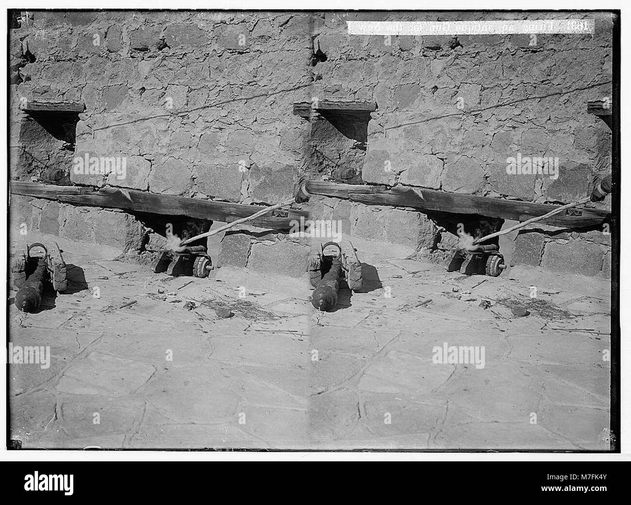 À Sinaï, via la mer Rouge, Tor, et Wadi Hebran. Un tir d'armes à feu antiques pour la nouvelle année (Monastère de Sainte Catherine). LOC.02034 matpc Banque D'Images