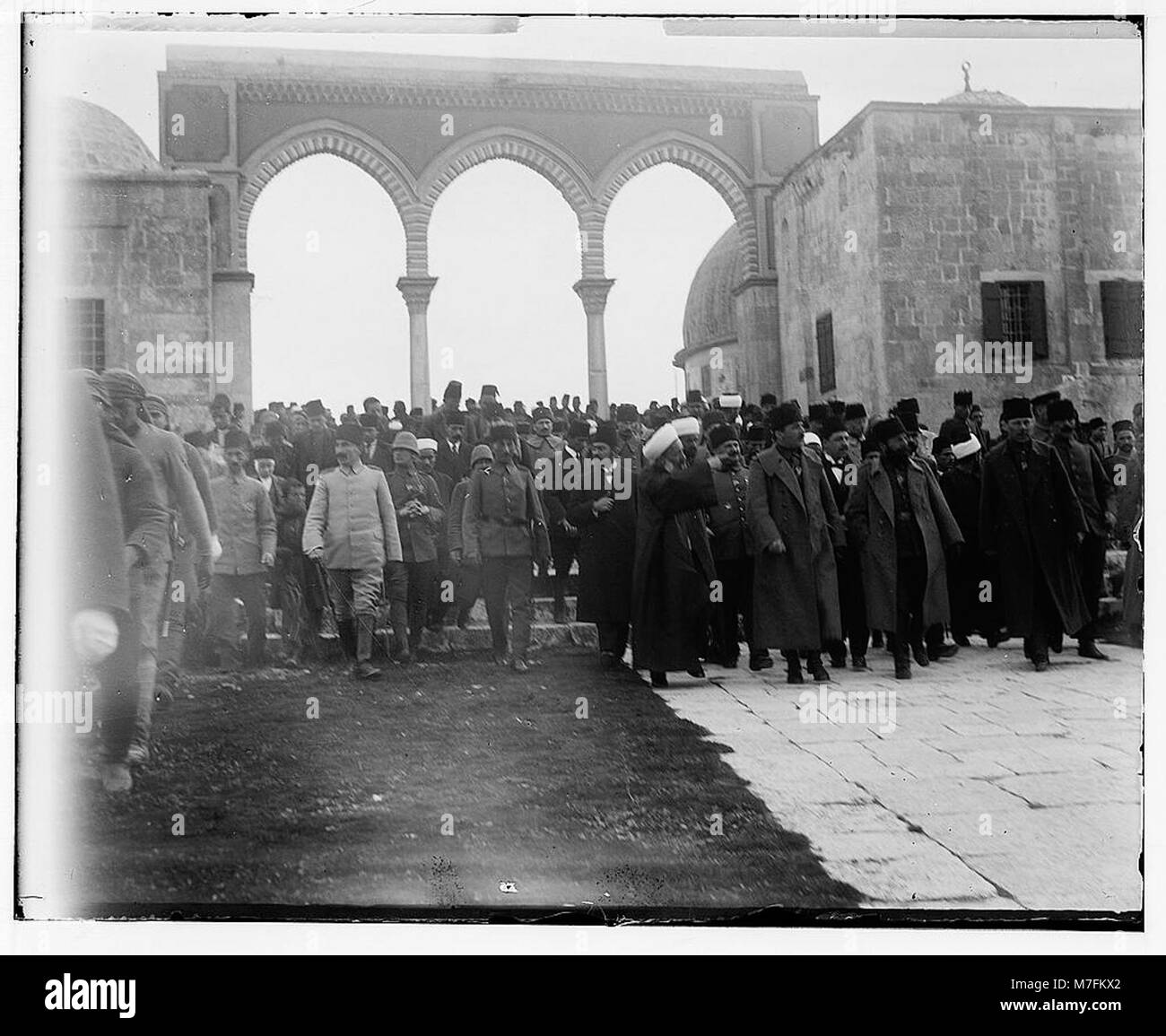 Officiers turcs de haut rang visiter Jérusalem mosquée, LOC.00003 matpc parade Banque D'Images