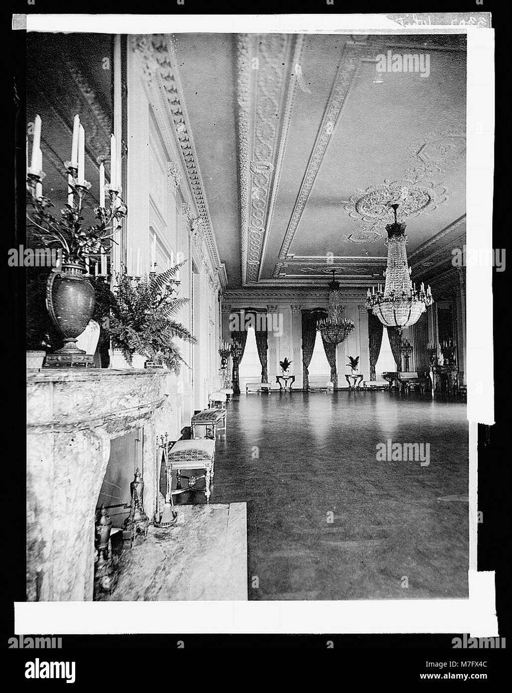 Une vue intérieure de la salle East de la Maison Blanche, Washington, D.C. L'image montre la grandeur et l'importance historique de cette salle clé de la résidence présidentielle américaine. Banque D'Images Une vue intérieure de la salle East de la Maison Blanche, Washington, D.C. L'image montre la grandeur et l'importance historique de cette salle clé de la résidence présidentielle américaine. Banque D'Images