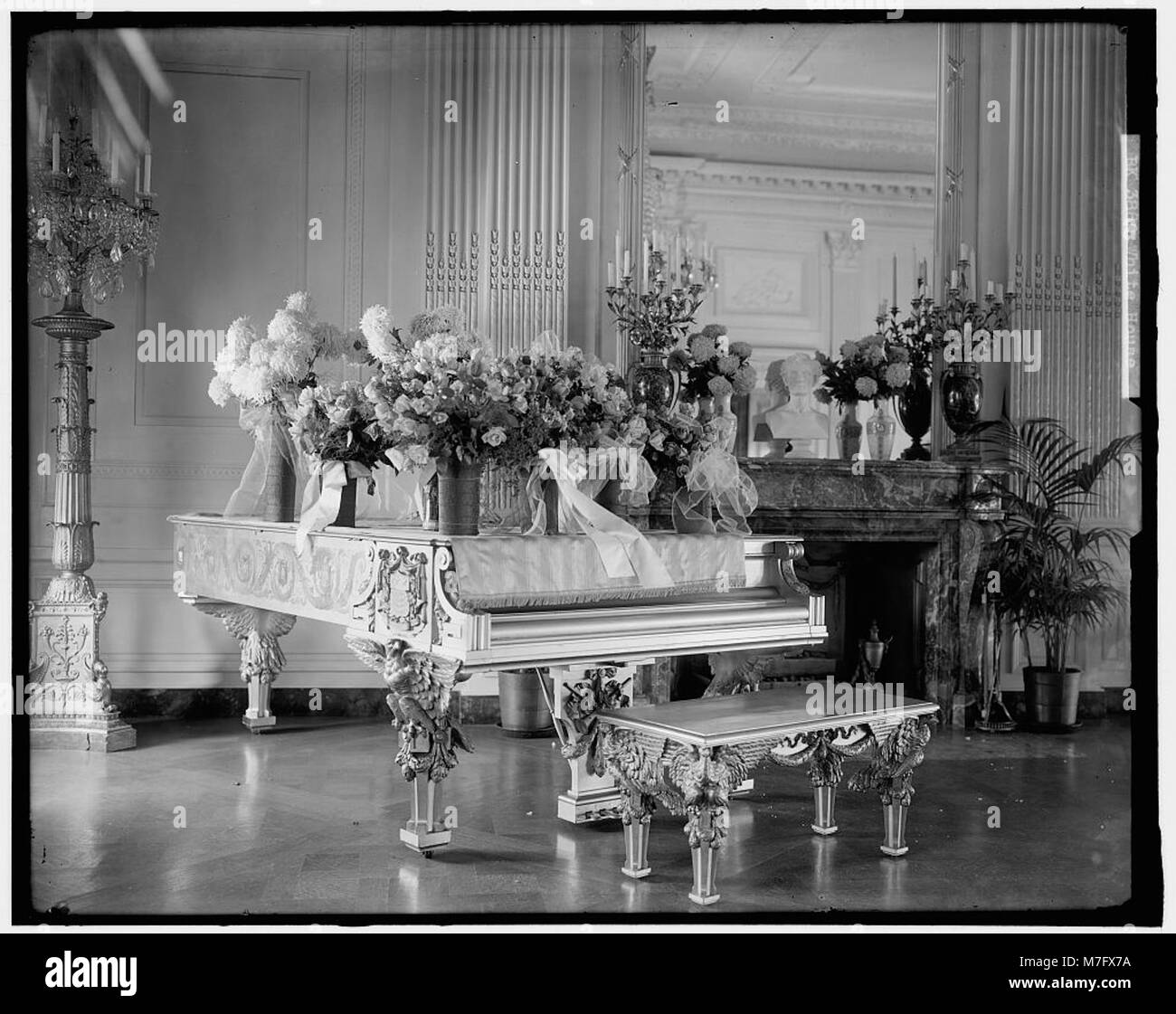 Une photographie du piano à l'intérieur de la Maison Blanche, montrant sa présence dans le cadre historique de la résidence présidentielle. Banque D'Images Une photographie du piano à l'intérieur de la Maison Blanche, montrant sa présence dans le cadre historique de la résidence présidentielle. Banque D'Images