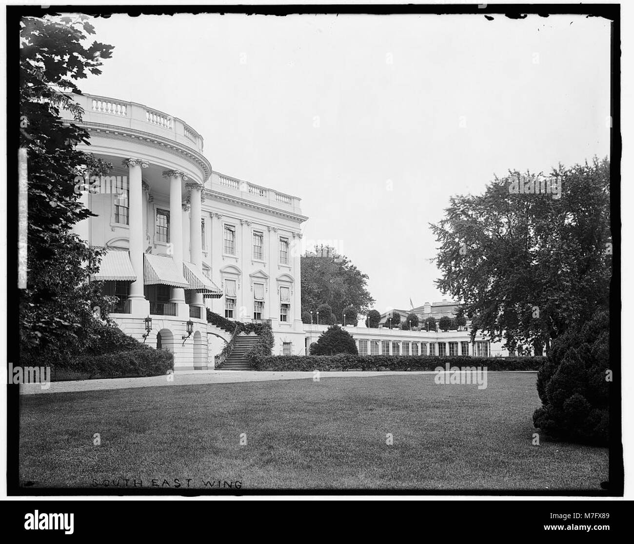Une image de l'aile sud-est de la Maison Blanche, l'un des bâtiments les plus emblématiques des États-Unis, représentant le siège du gouvernement américain et la résidence présidentielle. Banque D'Images Une image de l'aile sud-est de la Maison Blanche, l'un des bâtiments les plus emblématiques des États-Unis, représentant le siège du gouvernement américain et la résidence présidentielle. Banque D'Images