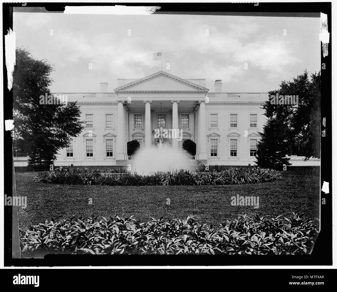 Ceci est une photographie de la Maison Blanche, la résidence officielle et le lieu de travail du président des États-Unis. C'est l'un des bâtiments les plus emblématiques de l'histoire des États-Unis. Banque D'Images Ceci est une photographie de la Maison Blanche, la résidence officielle et le lieu de travail du président des États-Unis. C'est l'un des bâtiments les plus emblématiques de l'histoire des États-Unis. Banque D'Images