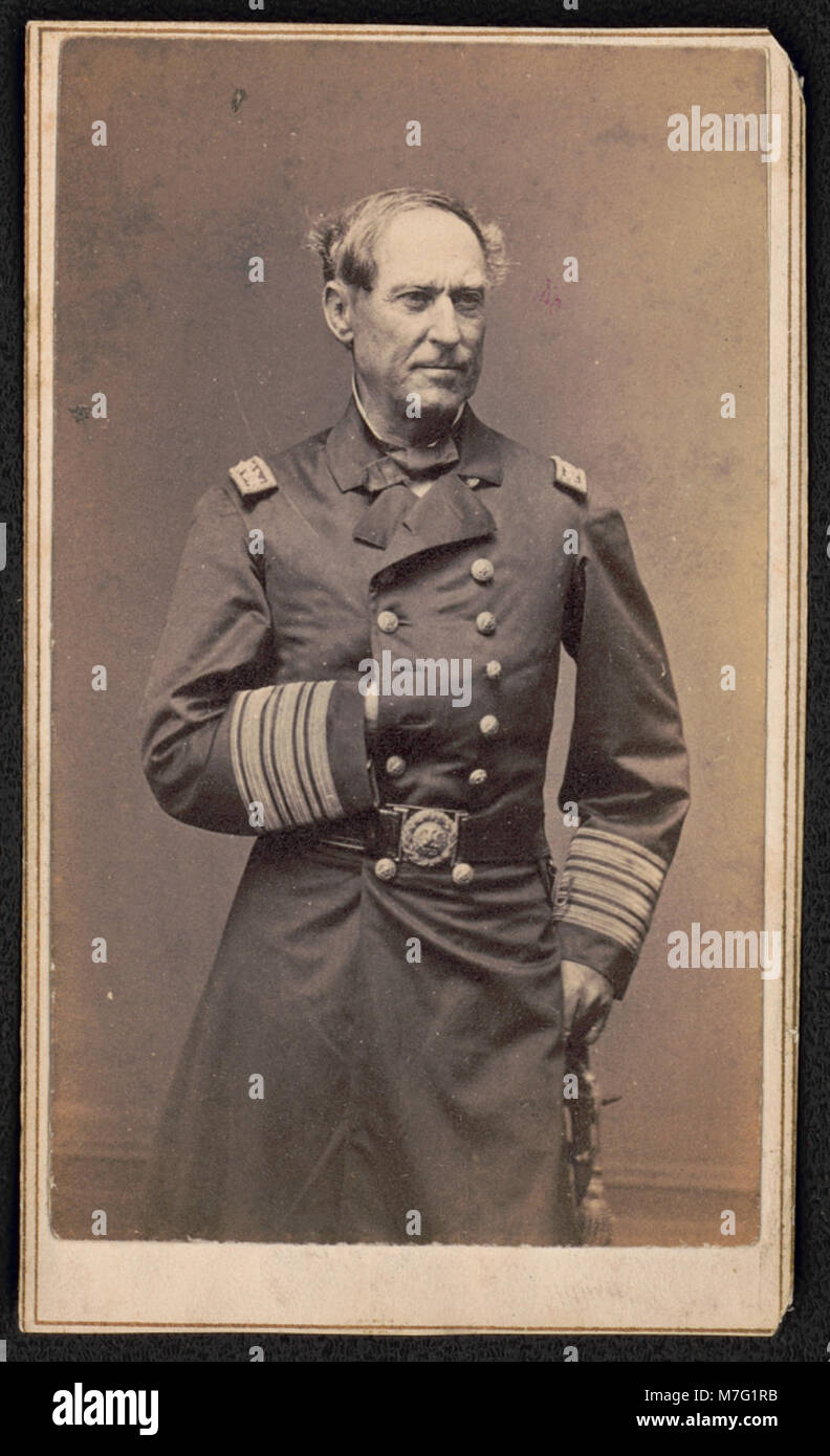 Cette photographie montre l'amiral David Farragut dans son uniforme de l'US Navy. Farragut est une figure clé de la marine de l'Union pendant la guerre de Sécession, célèbre pour son commandement à la bataille de Mobile Bay. Banque D'Images