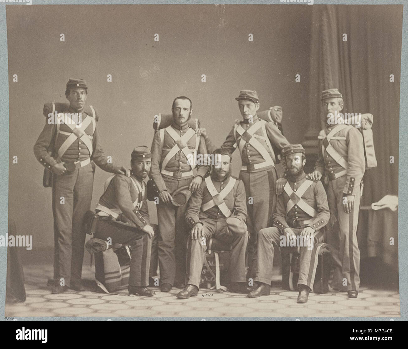 Une photographie de la 8th New York State Militia, montrant des membres en tenue militaire. L'image reflète le rôle de cette milice pendant son service au XIXe siècle. Banque D'Images