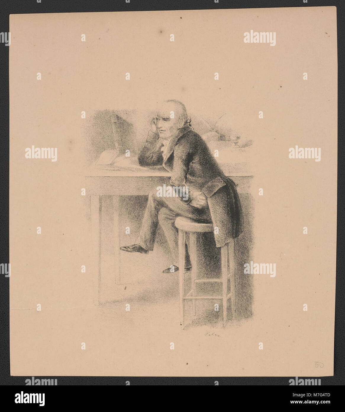 Ce portrait en pied représente un homme assis à un bureau, avec son coude droit reposant sur le bureau et sa main droite sur sa joue, capturant une pose réfléchie et contemplative. L’image reflète le comportement du sujet dans un cadre professionnel ou intellectuel, mettant en valeur les détails de sa tenue vestimentaire et de sa posture. Banque D'Images