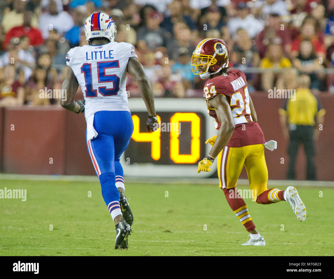 Bills de Buffalo receveur Greg Salas (11) est défendu par Redskins de Washington arrière défensif Josh Norman (24) au premier trimestre de leur action match pré-saison à FedEx Field à Landover, Maryland le Vendredi, 26 août, 2016. Credit : Ron Sachs / CNP/MediaPunch ***POUR UN USAGE ÉDITORIAL UNIQUEMENT*** Banque D'Images