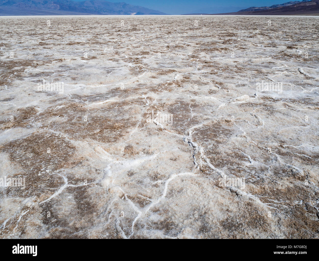 Télévision sel à Badwater Basin à Death Valley National Park, avec 282 pieds (86 m) au-dessous du niveau de la mer le point le plus bas aux États-Unis. Banque D'Images