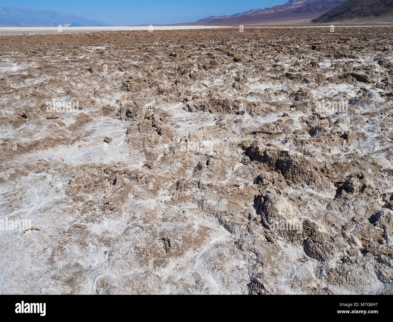 Télévision sel à Badwater Basin à Death Valley National Park, avec 282 pieds (86 m) au-dessous du niveau de la mer le point le plus bas aux États-Unis. Banque D'Images