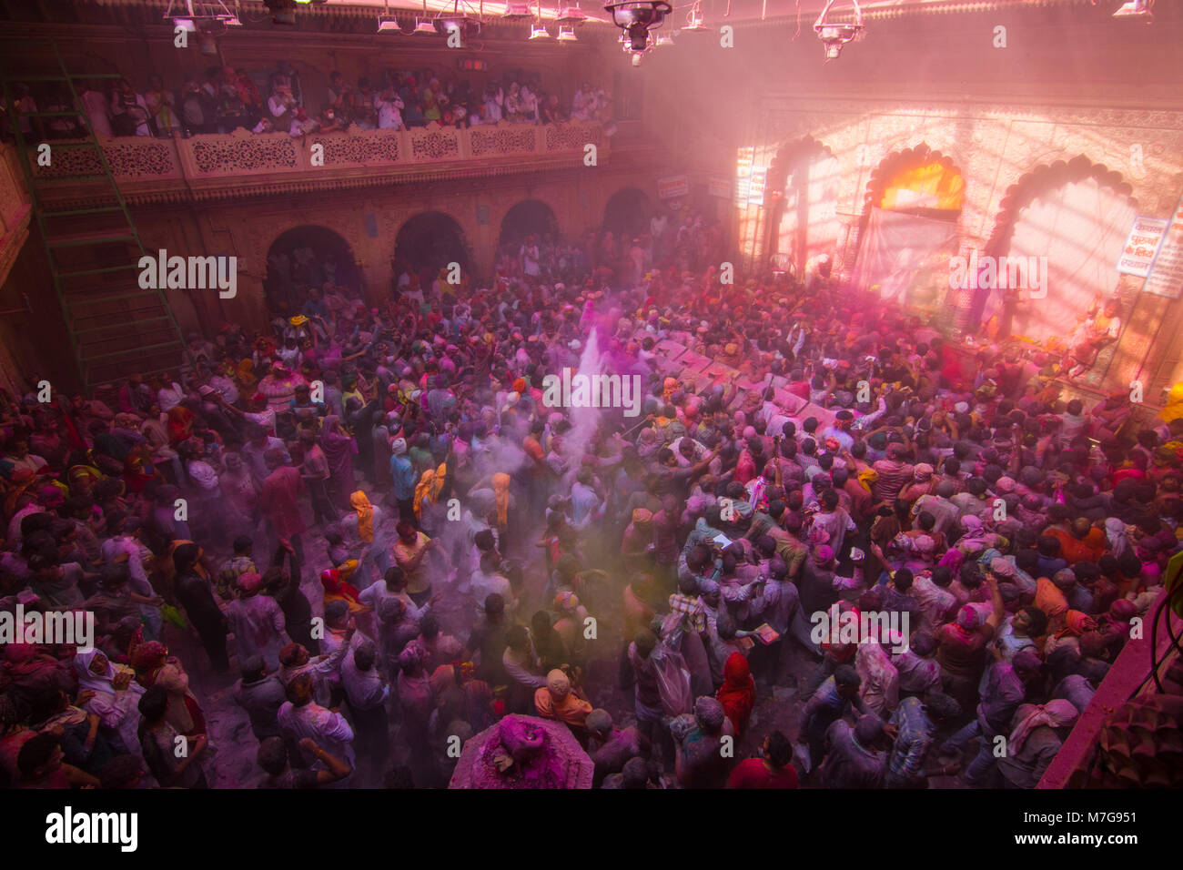 Holi à Banke Bihari Temple, Vrindavan 2018 Banque D'Images