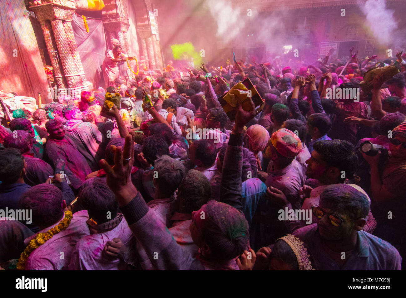 Holi à Banke Bihari Temple, Vrindavan 2018 Banque D'Images
