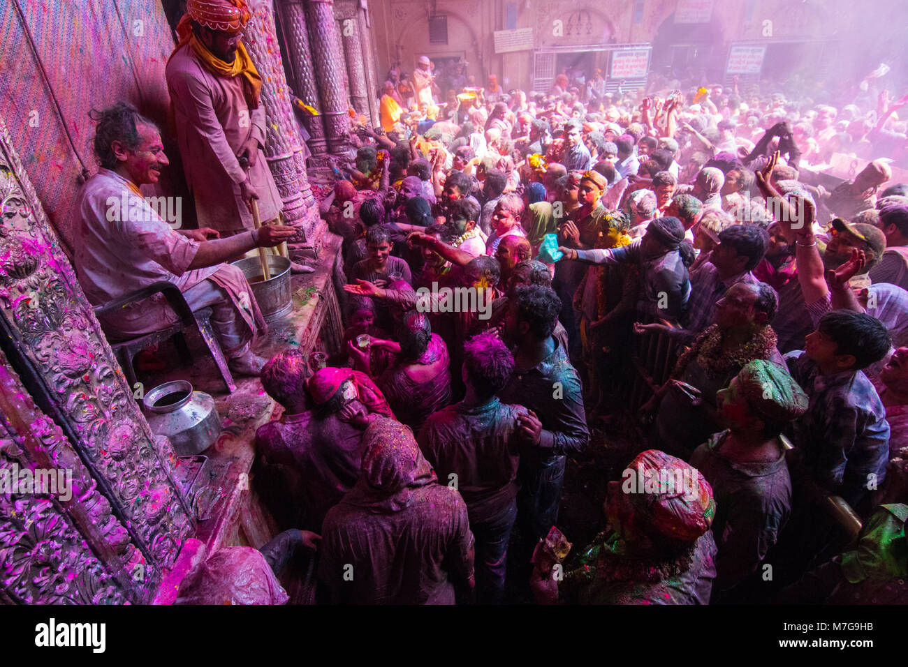 Holi à Banke Bihari Temple, Vrindavan 2018 Banque D'Images